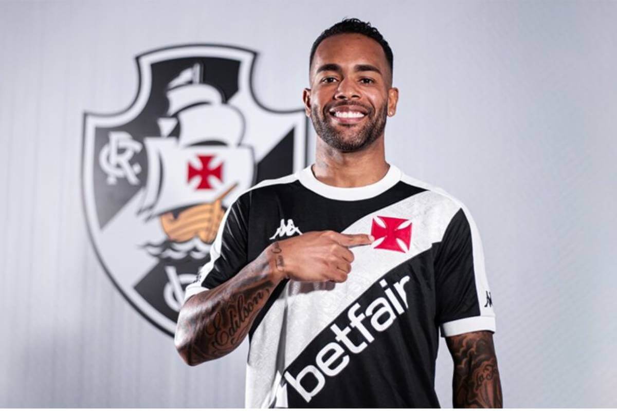 Alex Teixeira está de volta ao Vasco