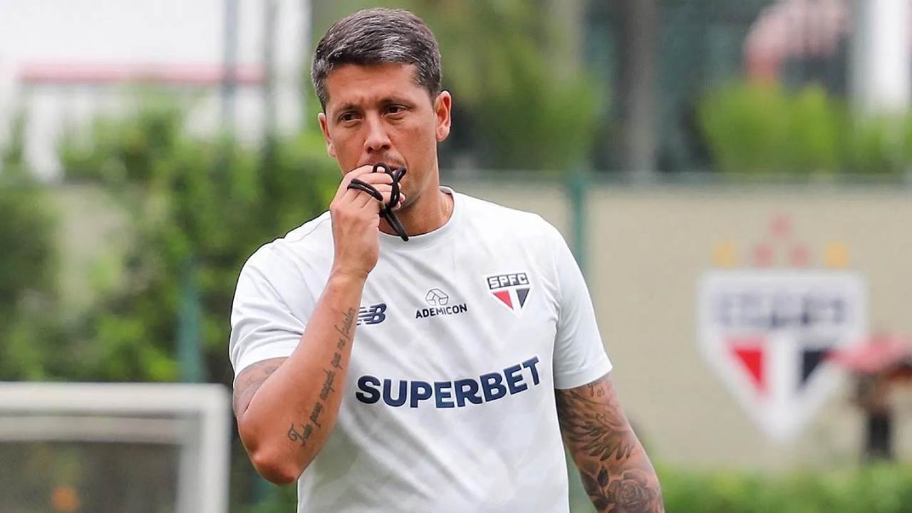 Thiago Carpini em ação pelo São Paulo