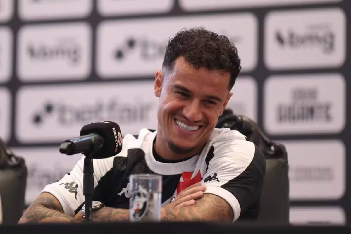 Coutinho durante apresentação pelo Vasco