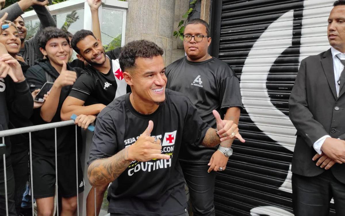 Coutinho ao lado da torcida do Vasco