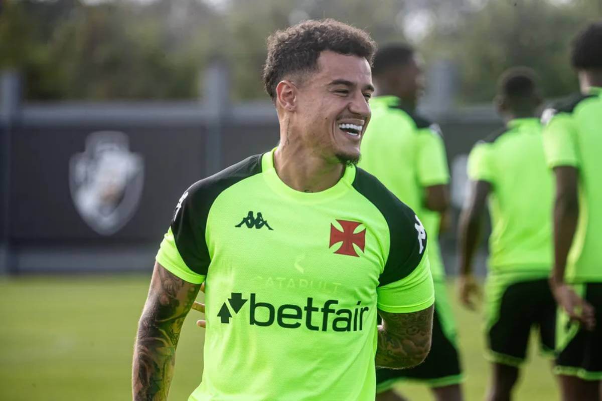 Coutinho realiza treino no Vasco