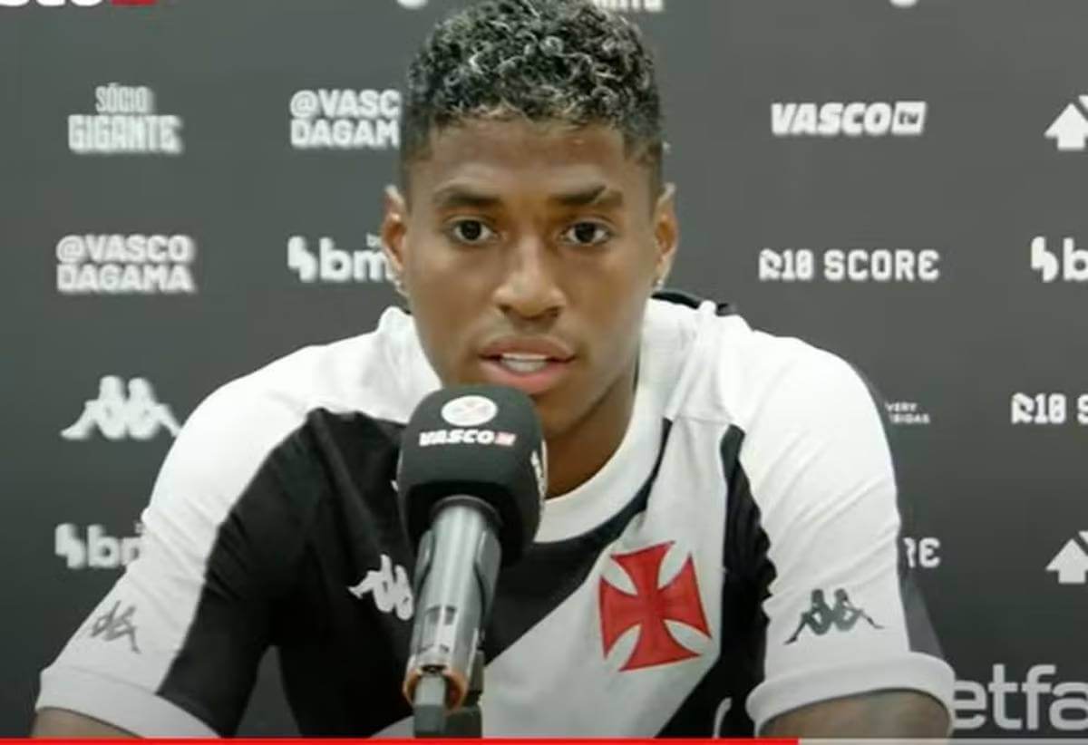 Emerson Rodriguez é apresentado pelo Vasco