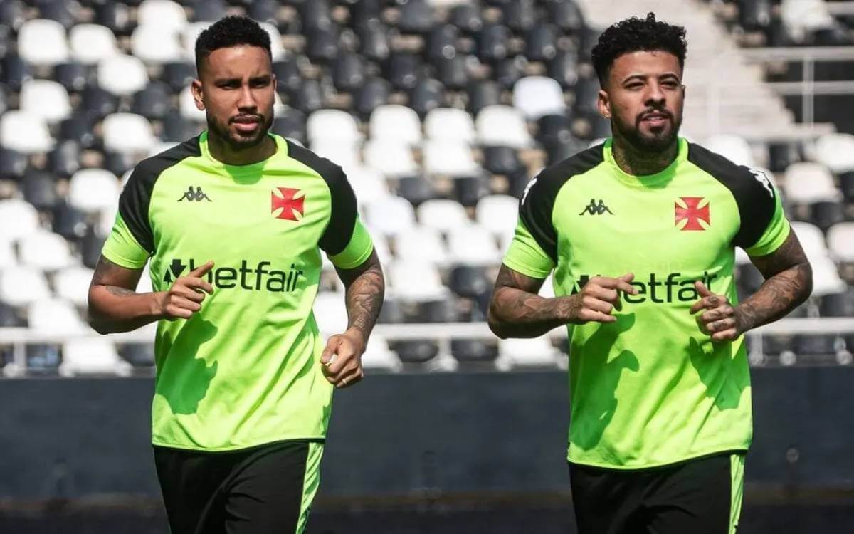 Paulinho e Jair em treino do Vasco