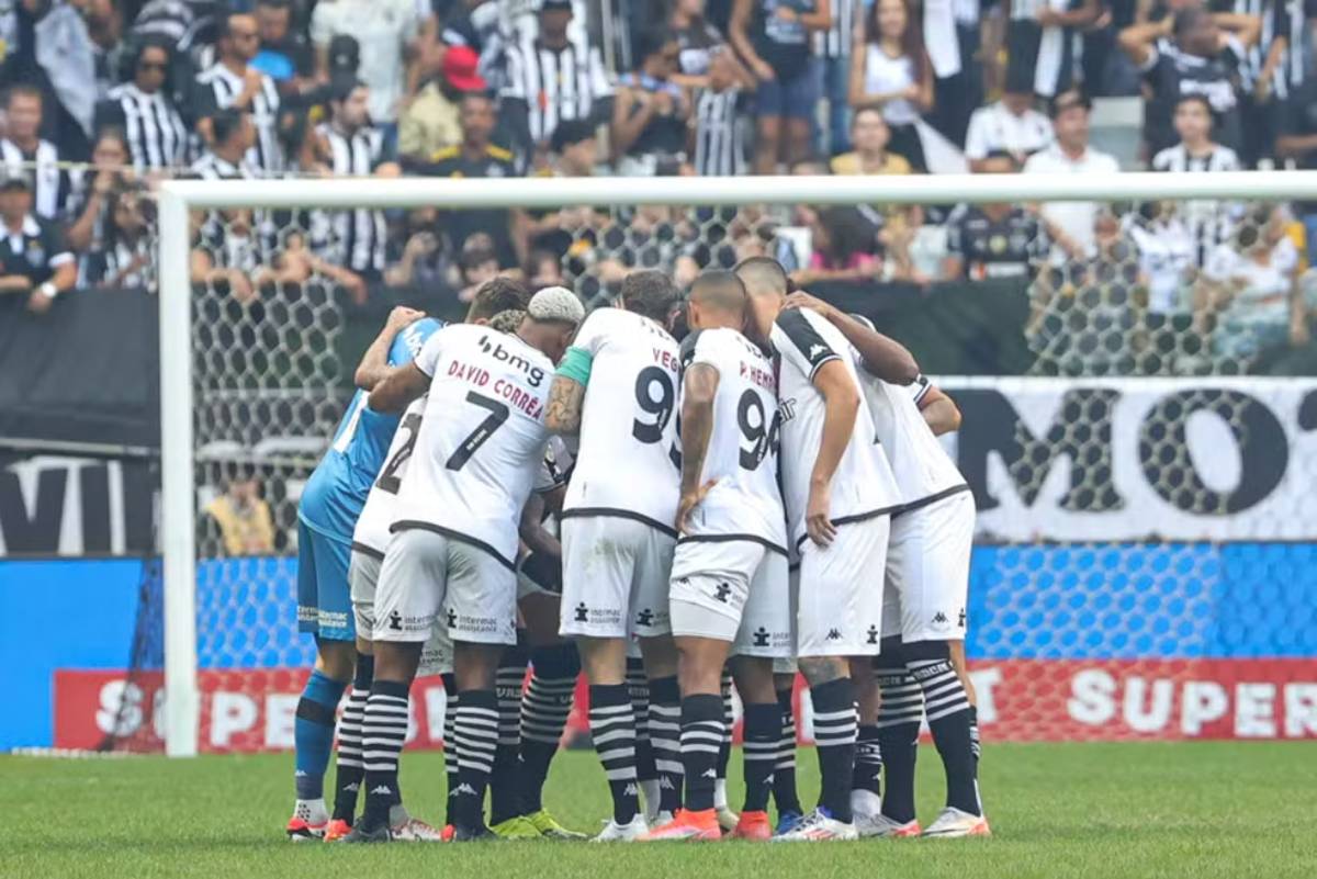 Jogadores do Vasco contra o Atlético-MG