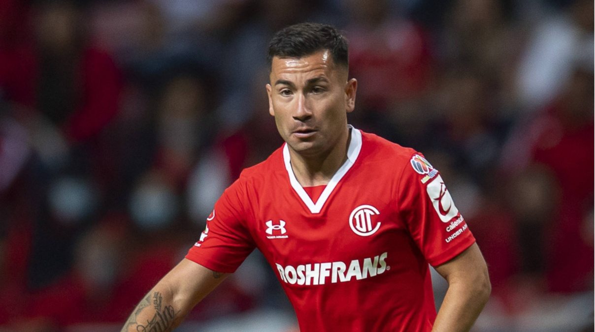 Jean Meneses em ação pelo Toluca