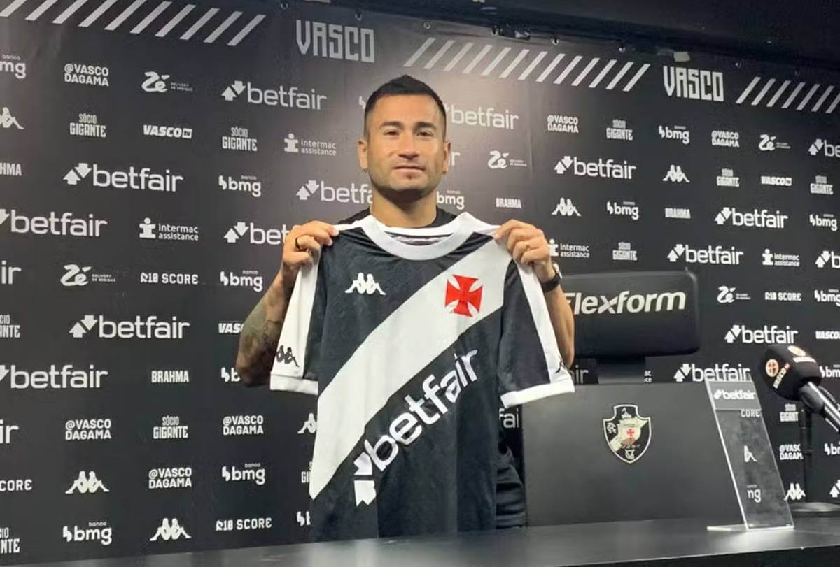 Jean David é apresentado oficialmente pelo Vasco