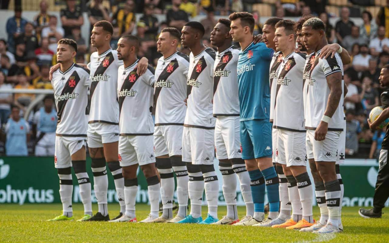 Jogadores do Vasco em jogo contra o Criciúma