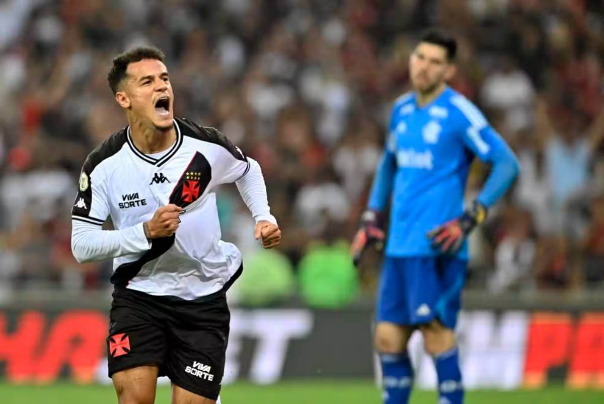 Coutinho festeja gol contra o Flamengo no Maracanã