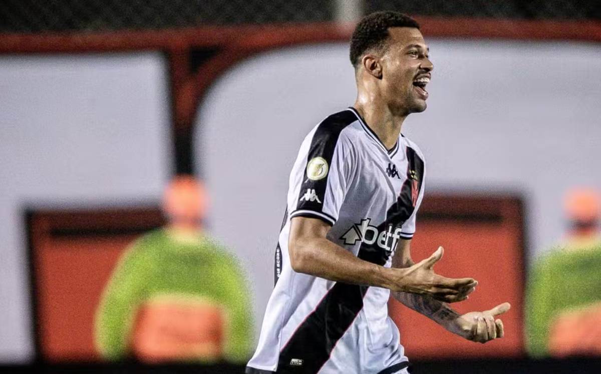 João Victor em jogo contra o Vitória