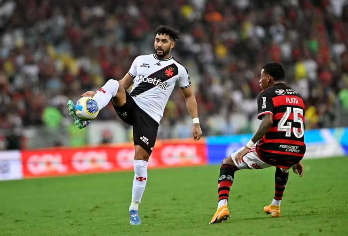 Payet em jogo contra o Flamengo no Maracanã