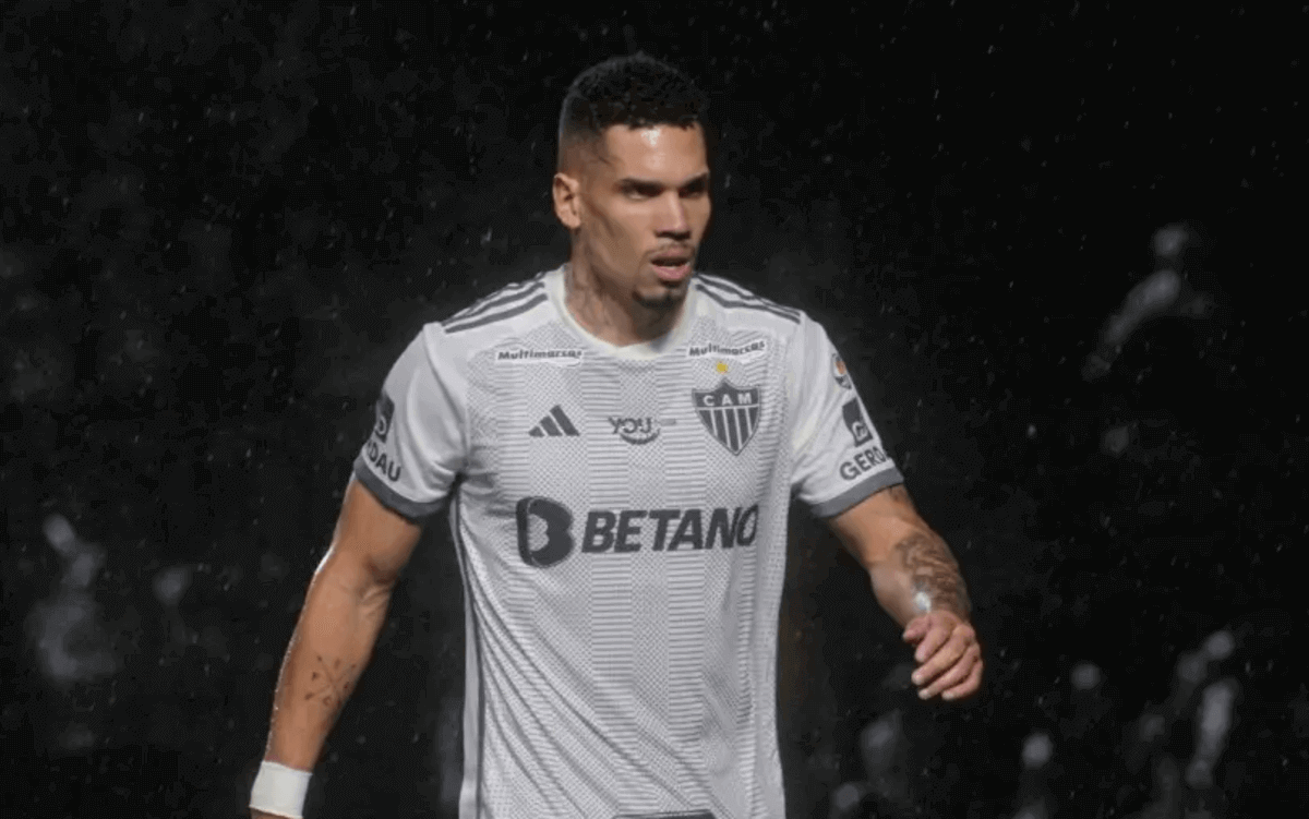 Paulinho foi hostilizado por torcedores do Vasco em São Januário