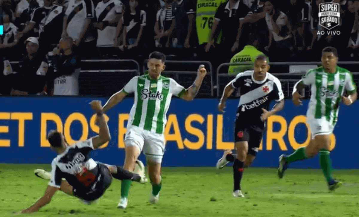 Souza, do Vasco, é expulso e fica em campo por apenas quatro minutos