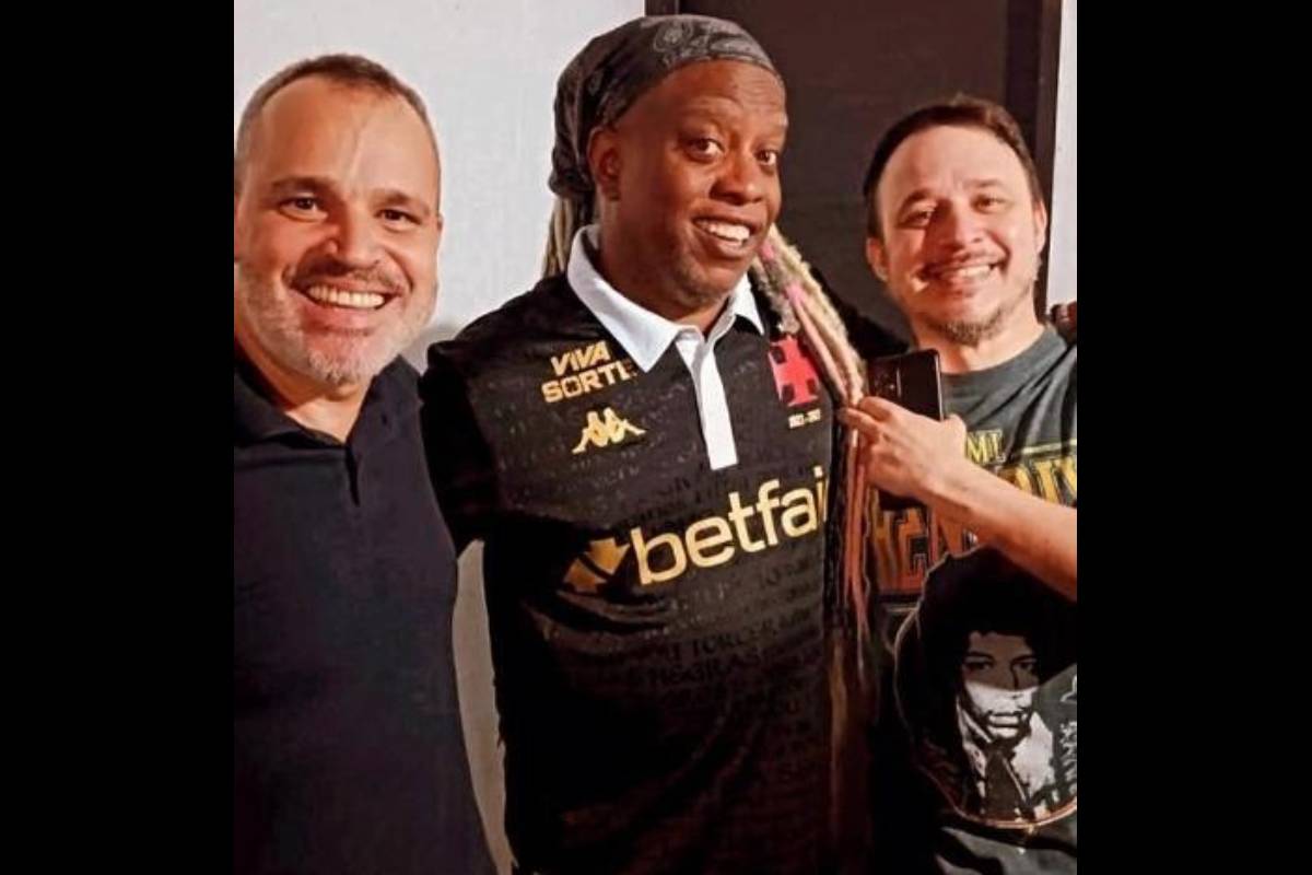 Banda Living Colour ganha camisas do Vasco