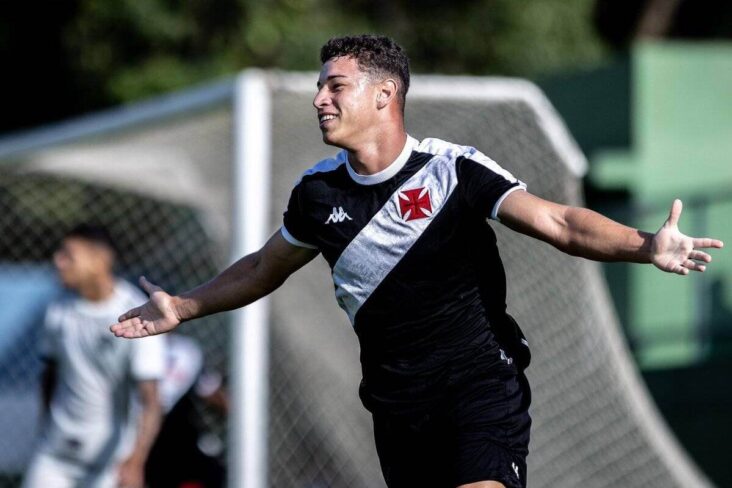 Bruno Lopes comemorando gol pelo Vasco