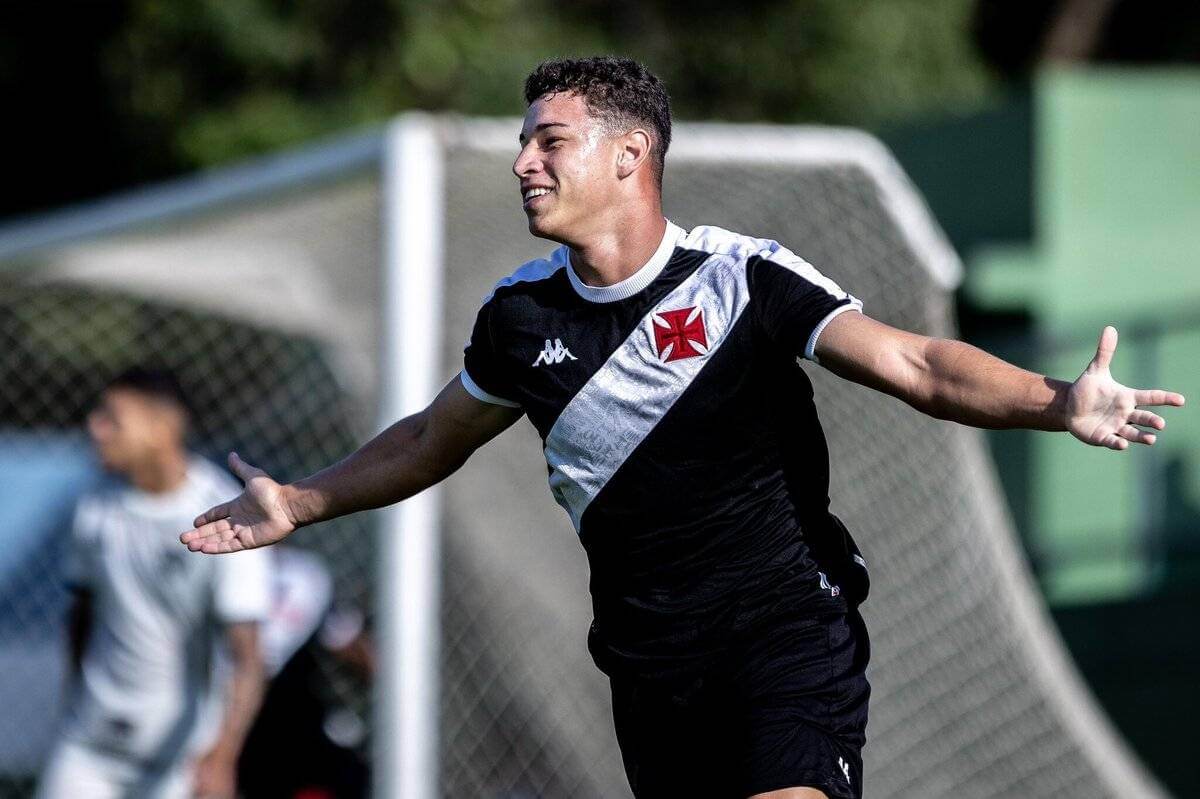 Bruno Lopes comemorando gol pelo Vasco