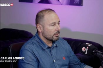 Carlos Amodeo durante entrevista na Vasco TV