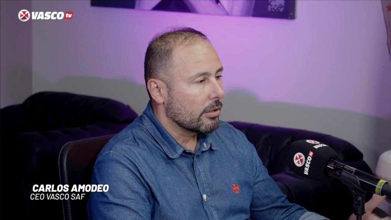 Carlos Amodeo durante entrevista na Vasco TV