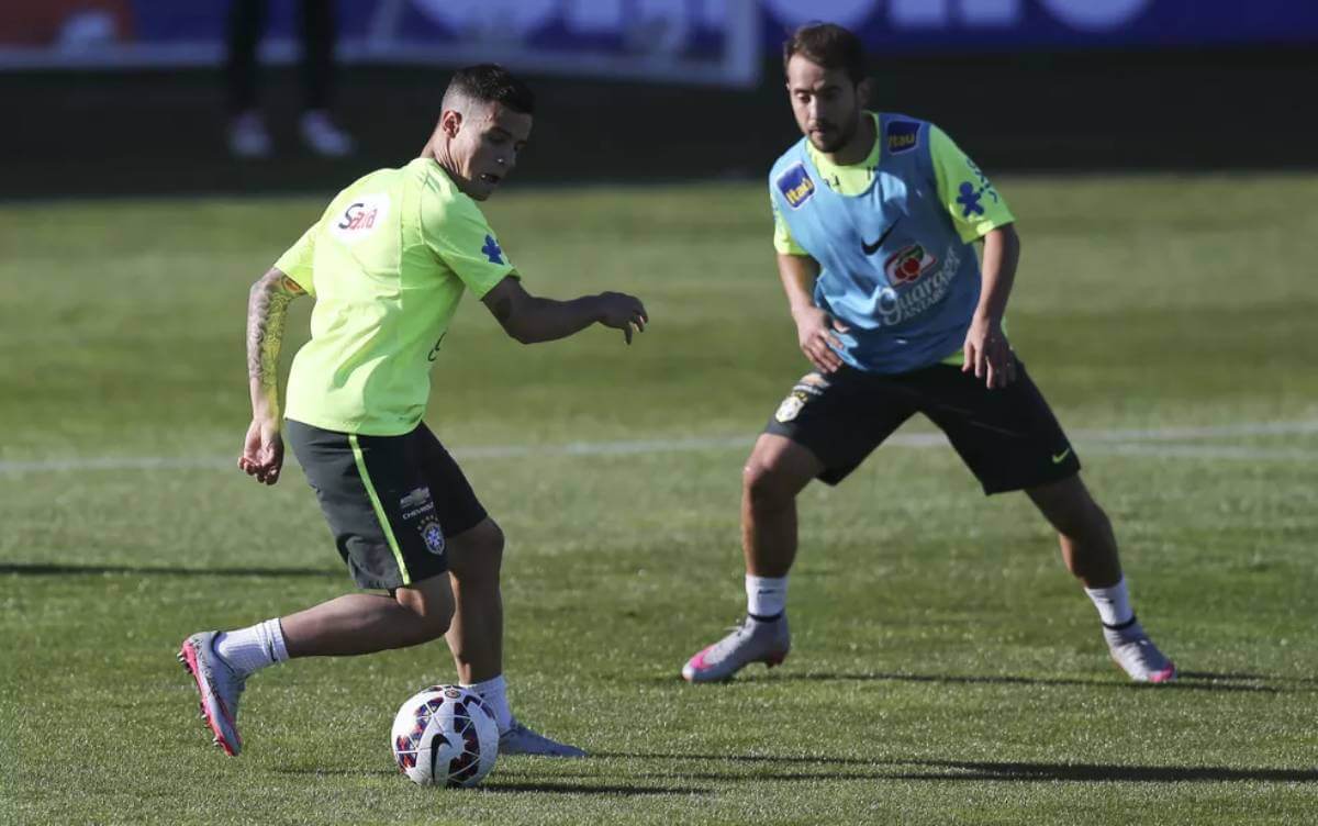 Coutinho e Everton Ribeiro em treino da Seleção