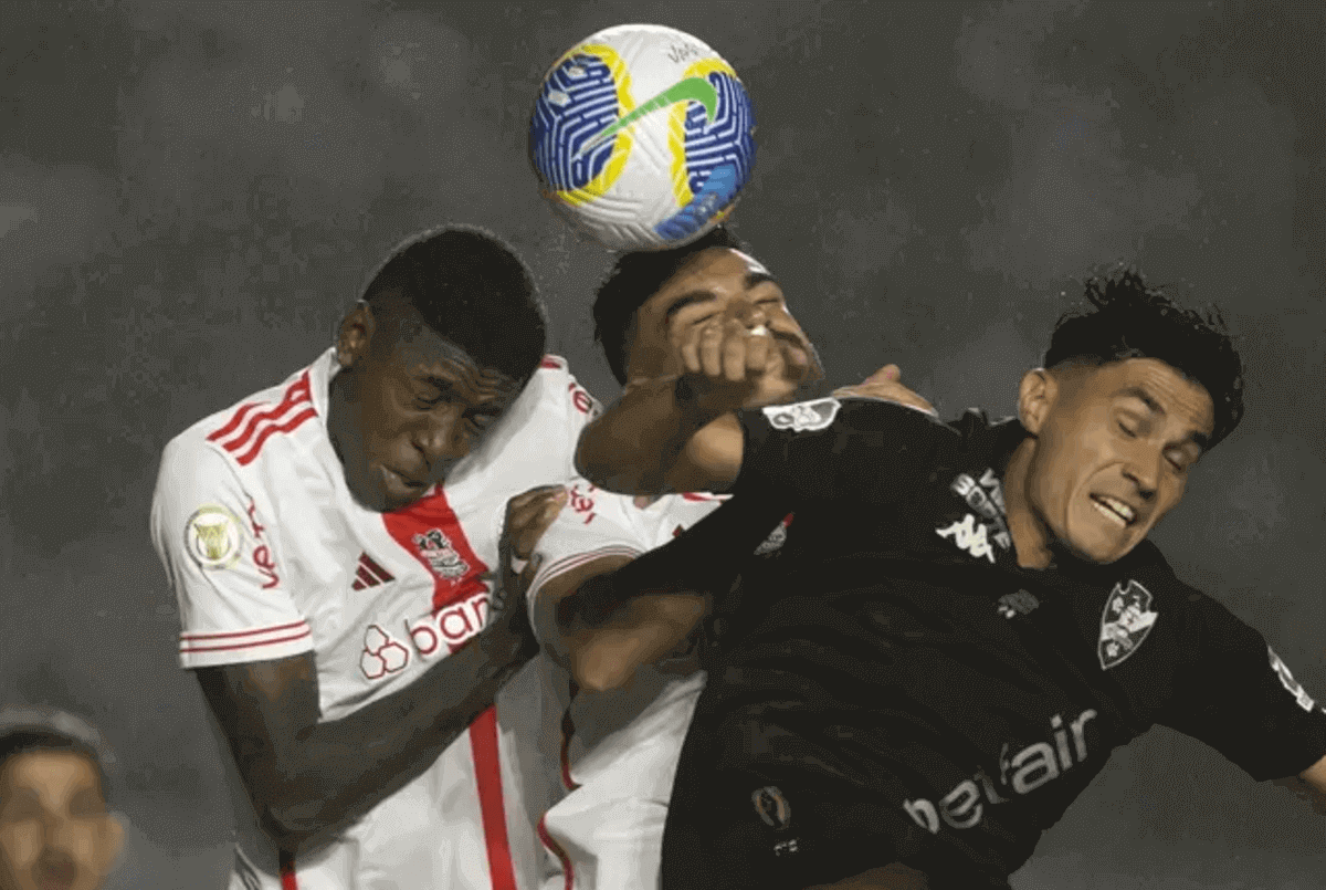 Galdames em ação pelo Vasco contra o Internacional