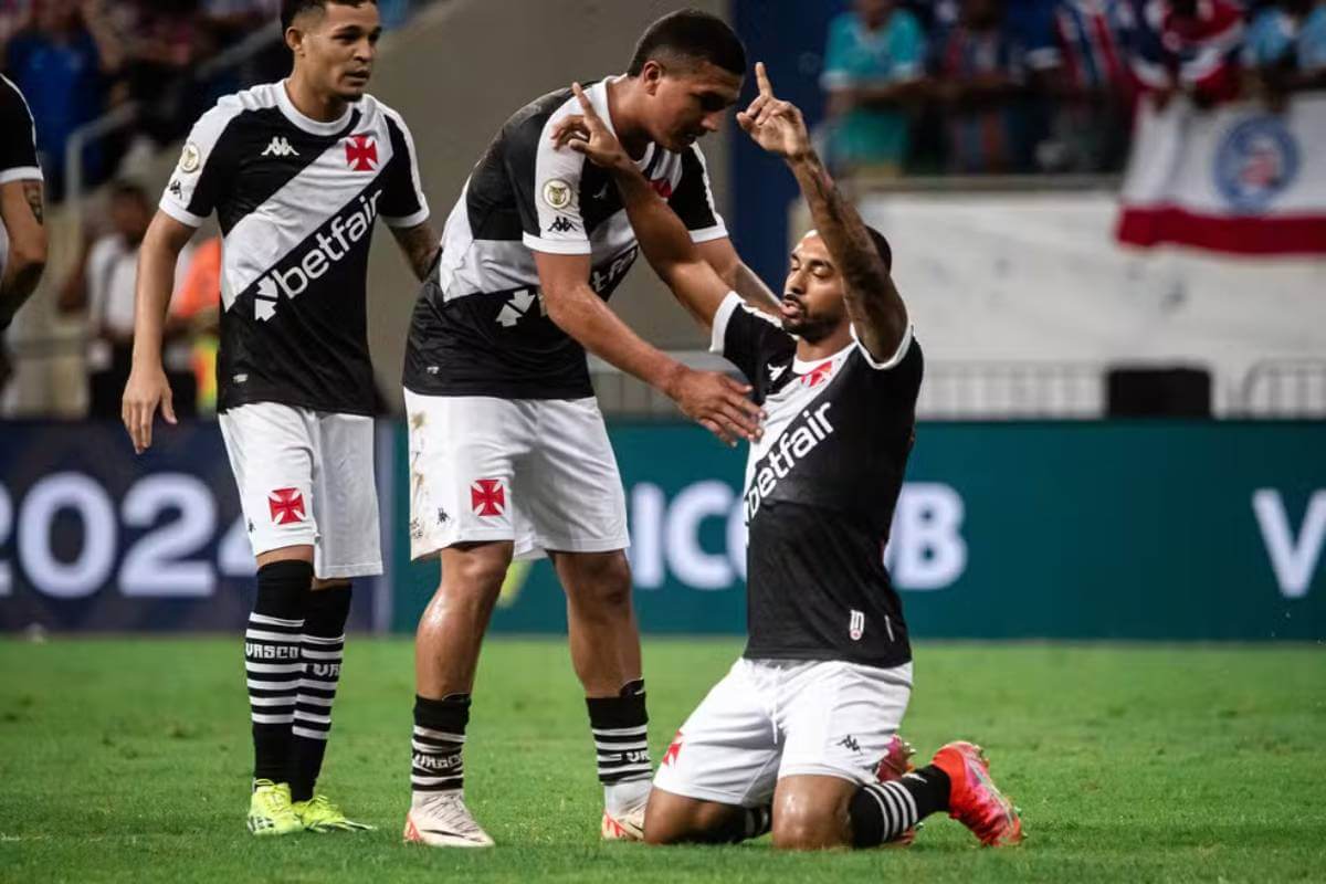 Paulo Henrique e Mateus Carvalho em jogo do Vasco