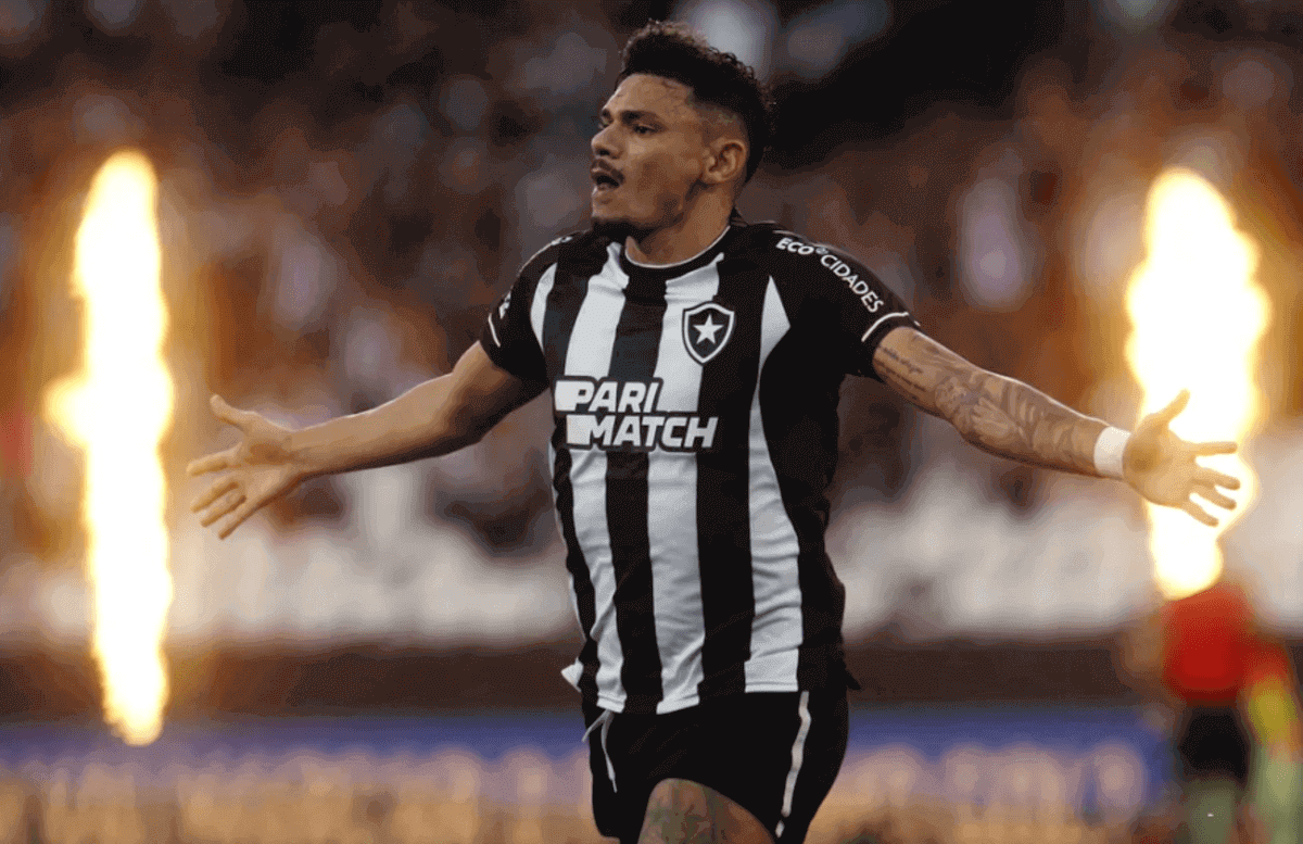 Tiquinho Soares em ação pelo Botafogo