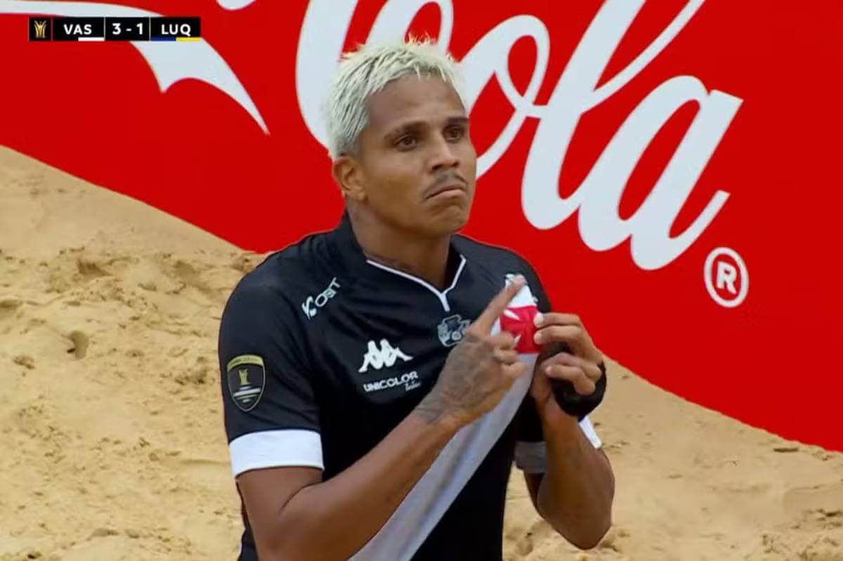 Mauricinho em jogo pelo Vasco