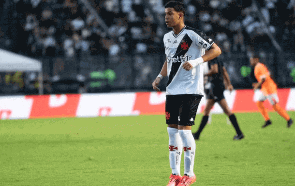 Andrey Fernandes, primeiro jogador nascido em 2008 a atuar no profissional do Vasco