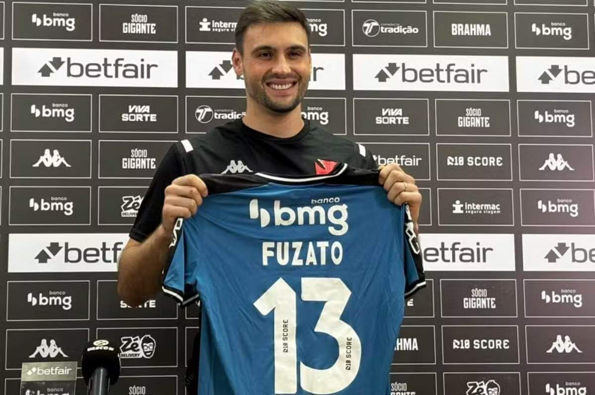 Daniel Fuzato é apresentado pelo Vasco (