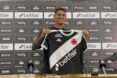 Lucas Freitas é apresentado pelo Vasco