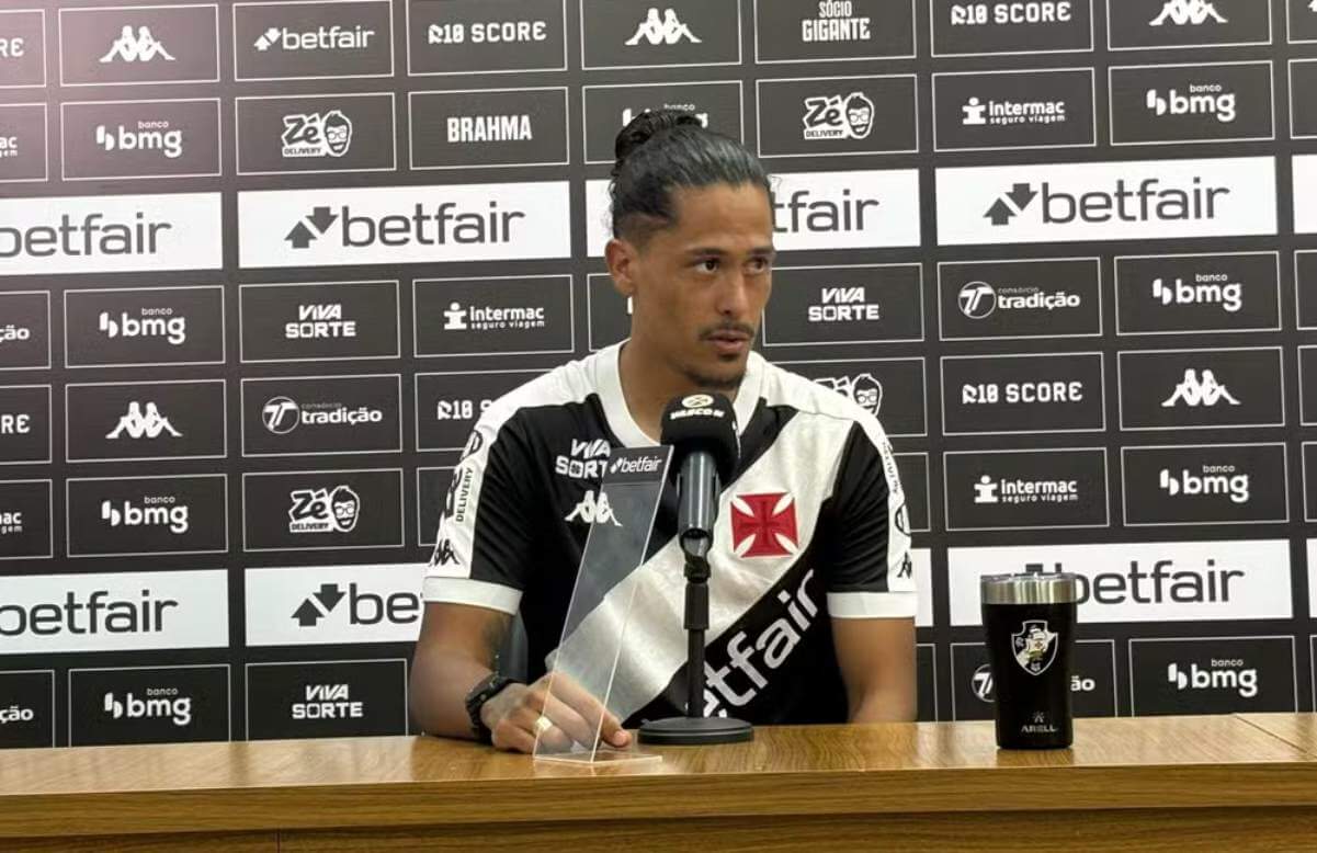 Maurício Lemos é apresentado pelo Vasco