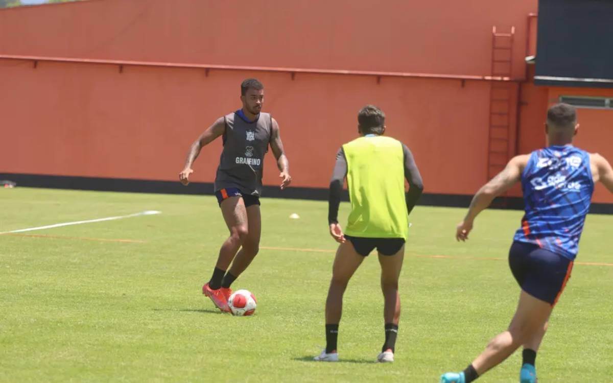 Philippe em treino do Nova Iguaçu