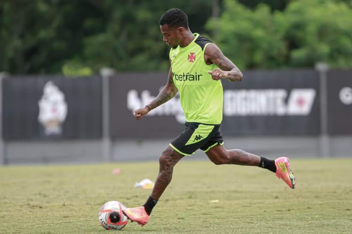 Tchê Tchê em treino do Vasco