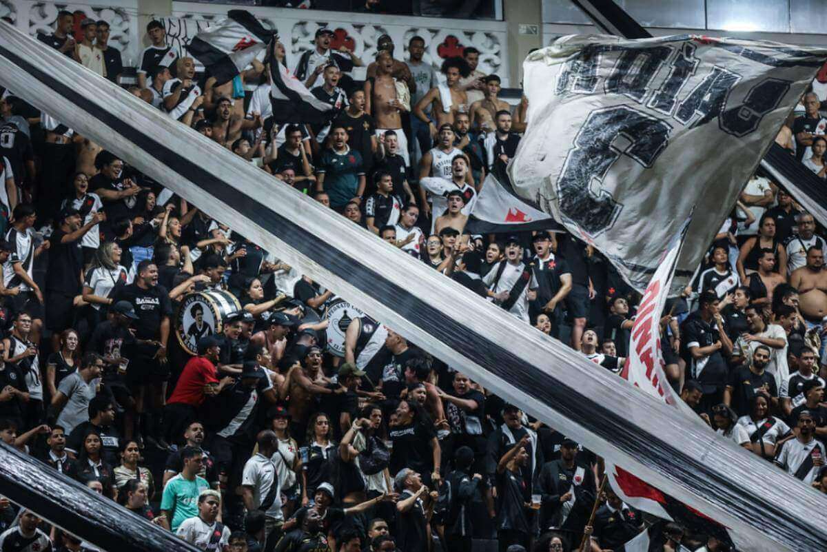 Torcida do Vasco em jogo contra o Maricá