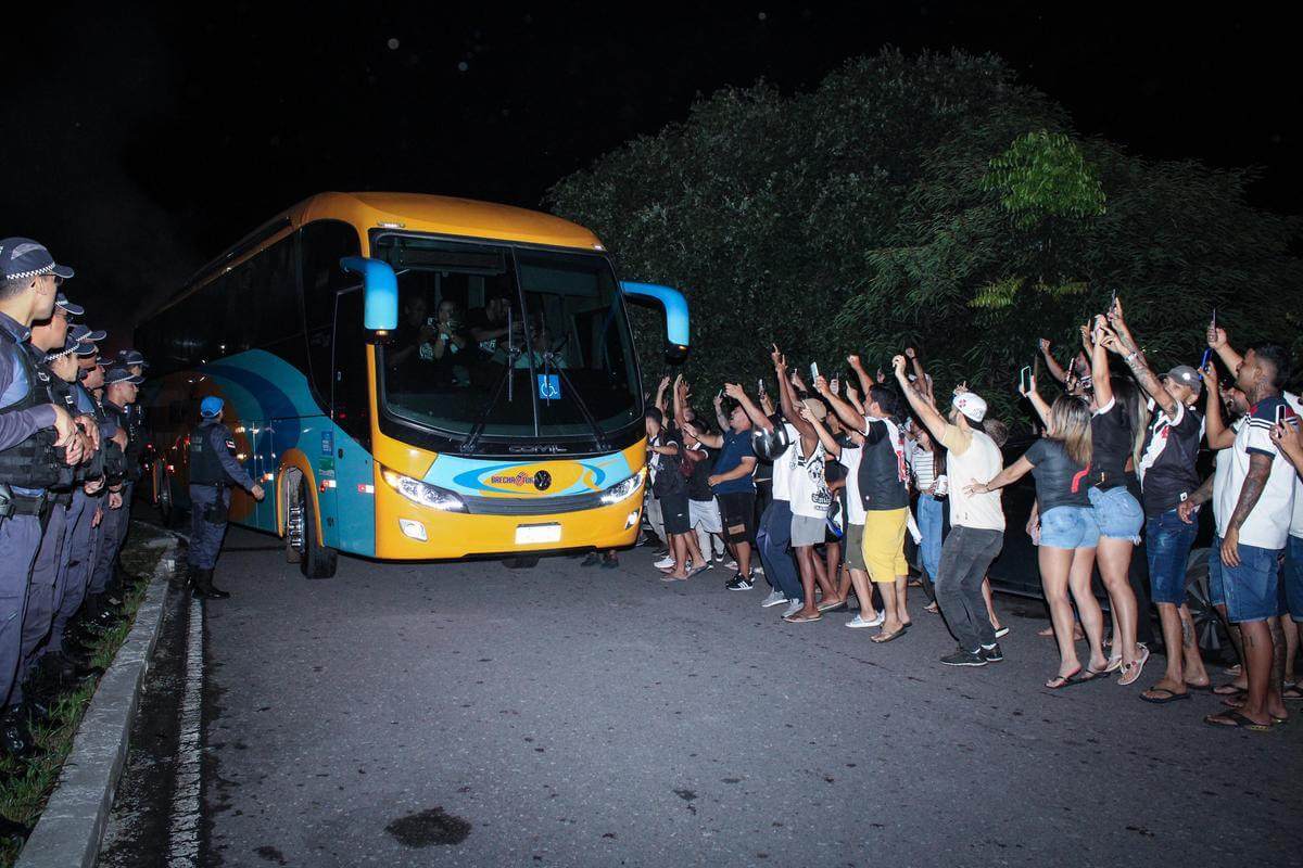 Torcida do Vasco recebe o Vasco em Manaus