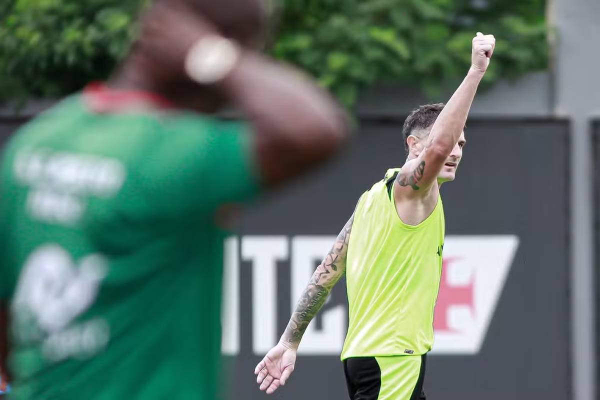 Coutinho em jogo-treino do Vasco (Foto: Matheus Lima/CRVG)