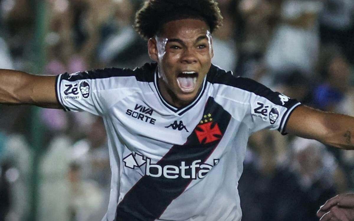 Walace comemorando gol pelo Vasco