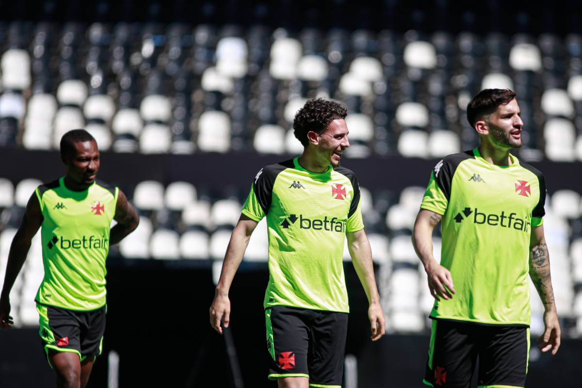 Loide, Nuno e Garré em treino do Vasco