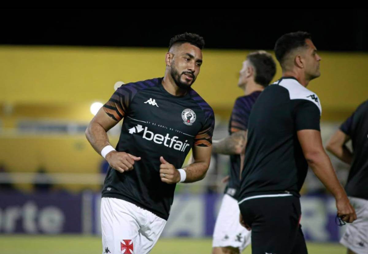 Payet em aquecimento para Vasco x Sampaio Corrêa