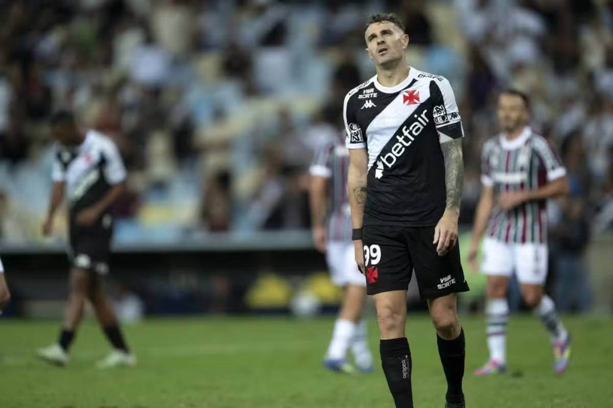 Vegetti em jogo contra o Fluminense no Maracanã