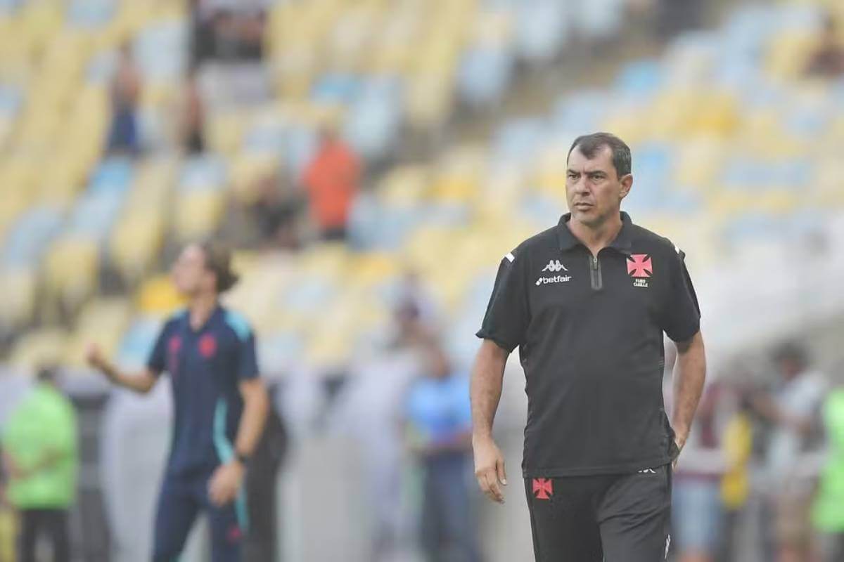 Carille em jogo do Vasco no Maracanã