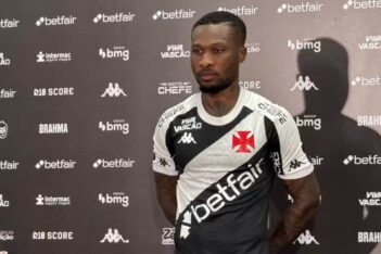 Loide Augusto é apresentado pelo Vasco