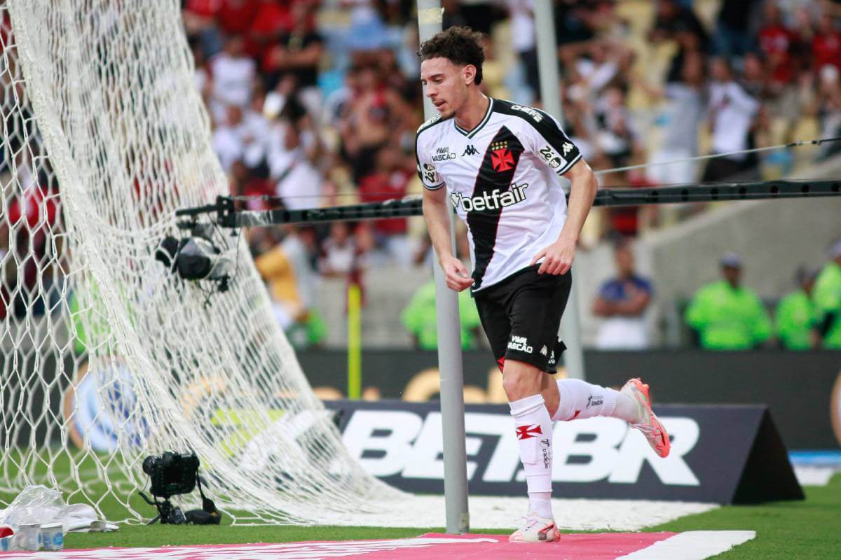 Nuno Moreira marca para o Vasco diante do Flamengo