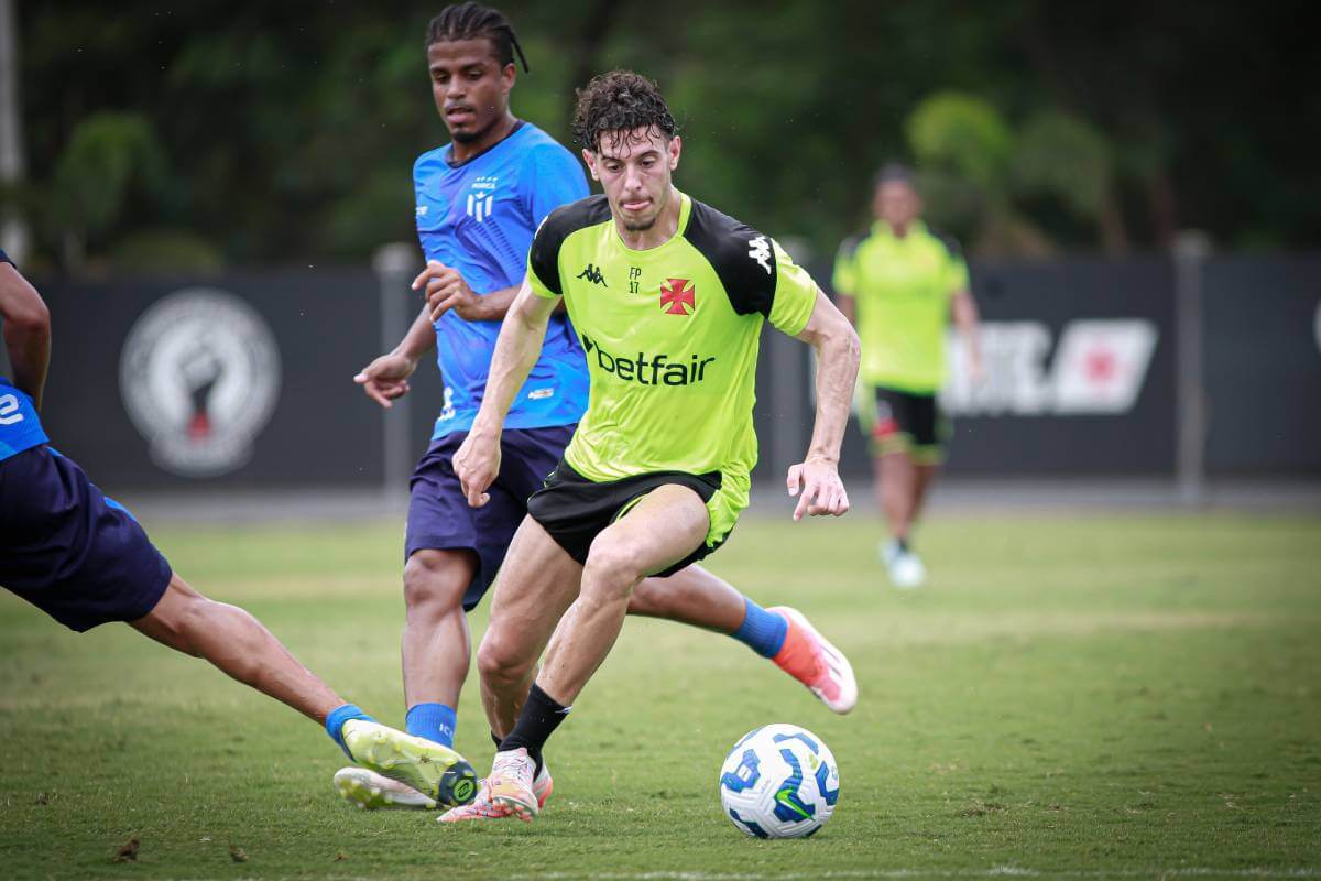 Nuno Moreira em jogo-treino contra o Maricá