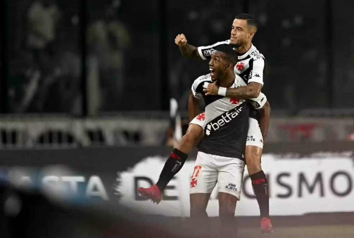 Rayan e Coutinho em São Januário