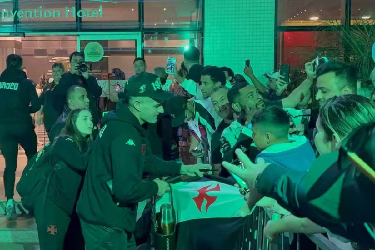 Vegetti atende torcida de Ponta Grossa