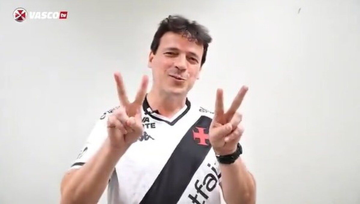 Fernando Diniz celebra volta ao Vasco e elogia Pedrinho em chegada ao Rio