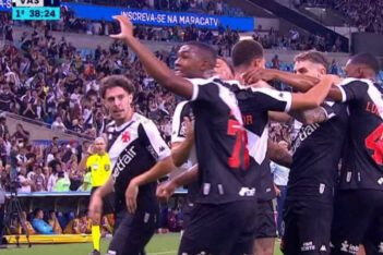 Rayan faz o gesto de 'C' para provocar o Fluminense