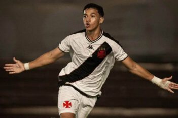 Andrey Fernandes comemora gol contra o Bahia