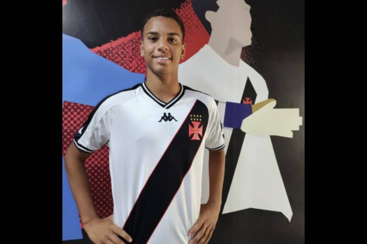 Arthur Zim, zagueiro do Vasco