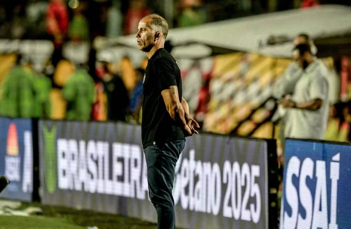 Felipe em Vitória x Vasco no Barradão